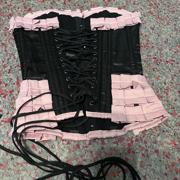 BURLESK CORSET- SATIN W PINK PLEATING - Picture 2 of 4